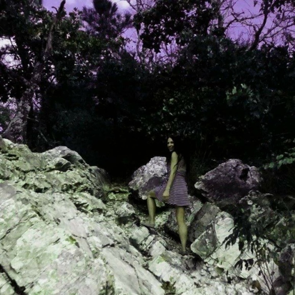 Meet your Posher, Lauren - Picture 2 of 3